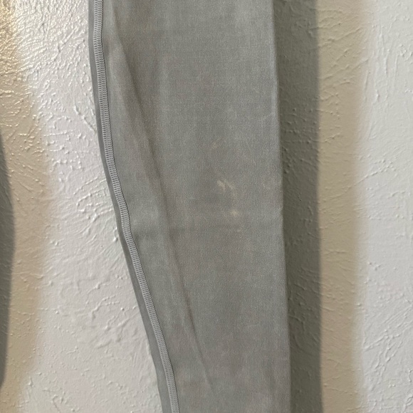 Lululemon Wunder Under High-Rise
Tight *Snow Washed 28"
Washed French Clay​​​ - Picture 7 of 9